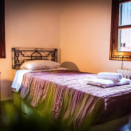 Karydhia Pano Arodes