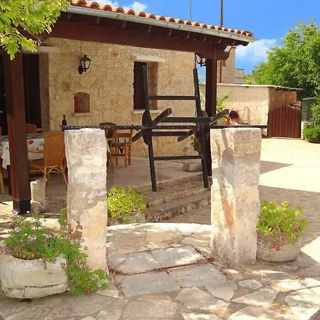 Karydhia Pano Arodes