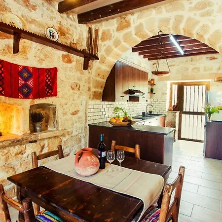 Karydhia Pano Arodes