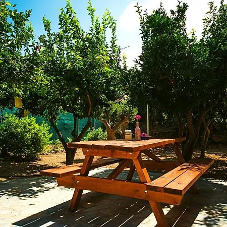 Karydhia * Pano Arodes