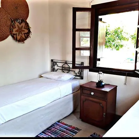 Karydhia * Pano Arodes