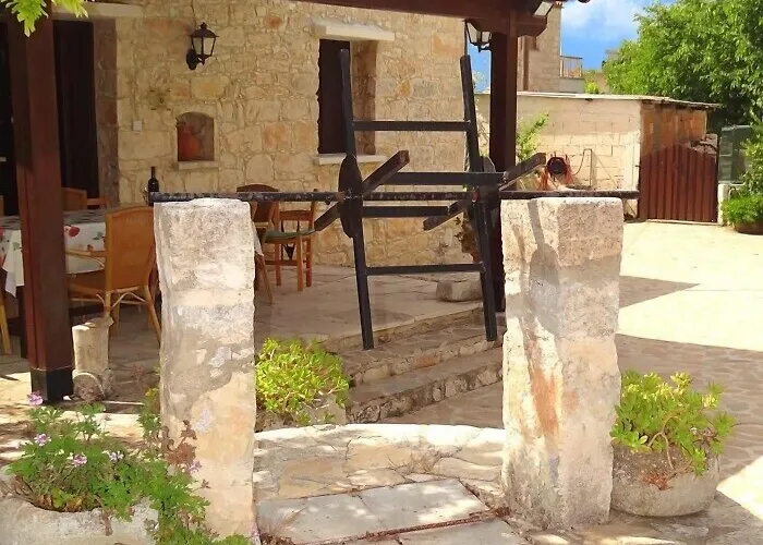 Karydhia Pano Arodes